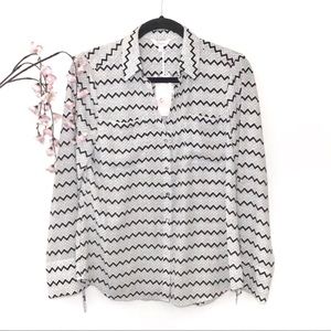 NWT Candie’s Black & White Button-Down Long Sleeve Collared Top